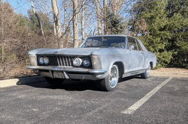 Reasons to Keep Your 10-Year-Old Car Instead of Buying a New One