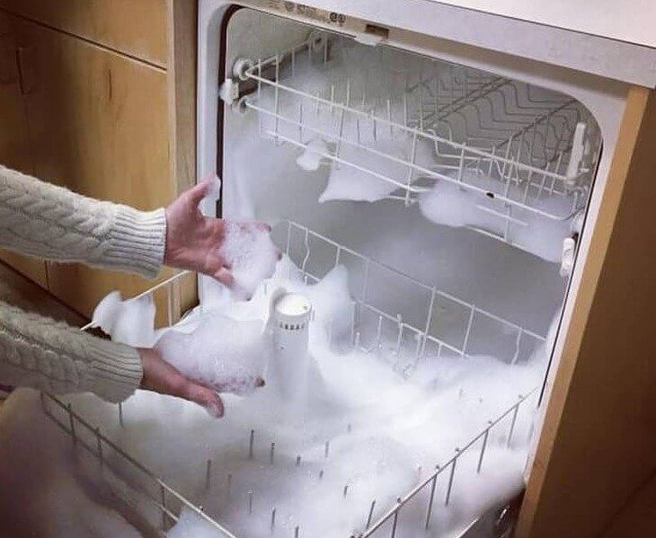 Her Boyfriend Used the Wrong Detergent in the Dishwasher