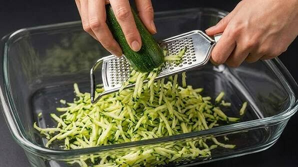 Box Grater: Slicing Zucchini and Carrots for Salads