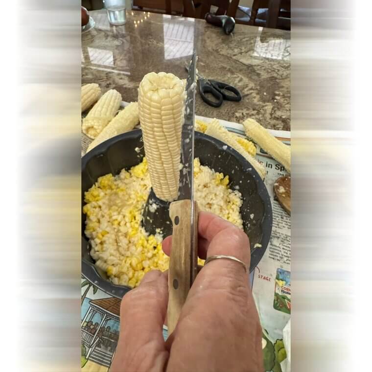 Bundt Pan: Supporting Corn on the Cob for Slicing