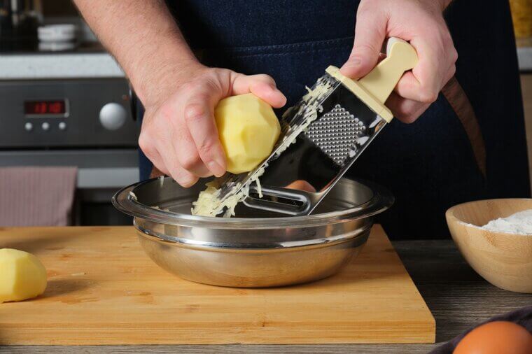 Lemon Squeezer: Pressing Excess Water From Grated Potatoes