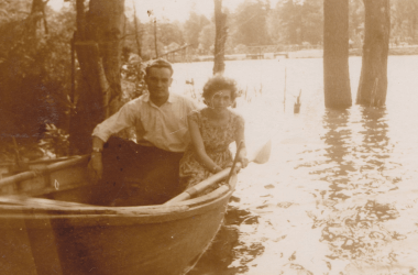 Rarely-Seen Photos That Seem Ordinary Until You Know Who's Pictured