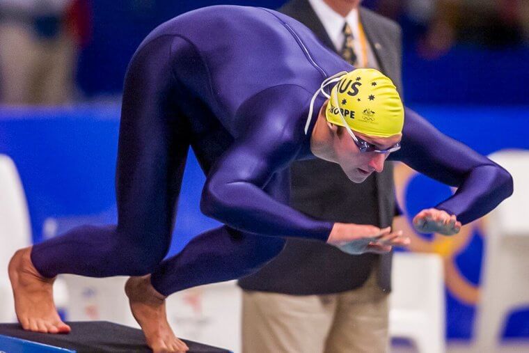 彼は来た、彼は泳いだ、彼は征服した"