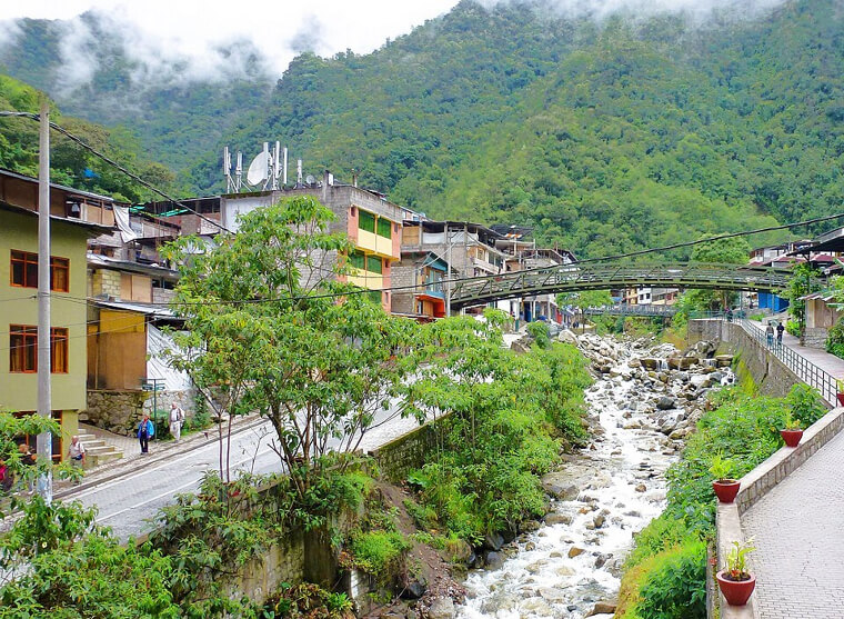 The High-Altitude Neighbors of Machu Picchu: The People of Aguas Calientes