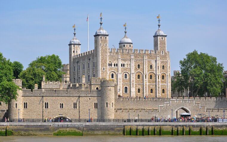The Tower of London’s Resident Ravens and the Yeoman Warders’ Families