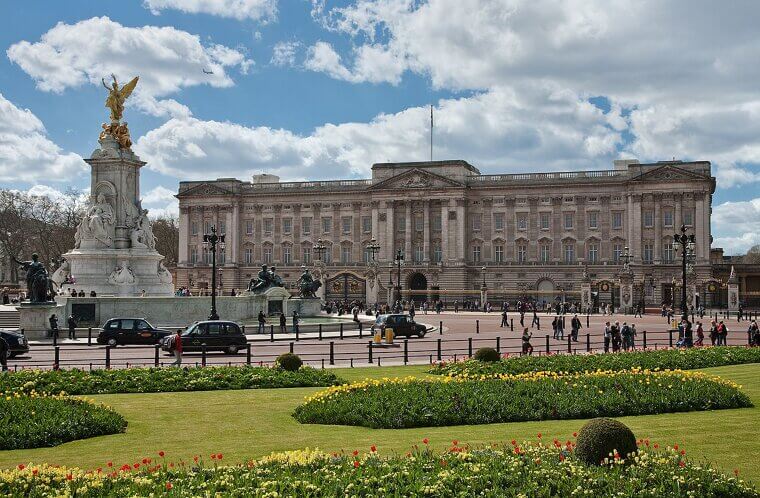 The Palace Perimeter: Living Near Buckingham Palace in St. James's