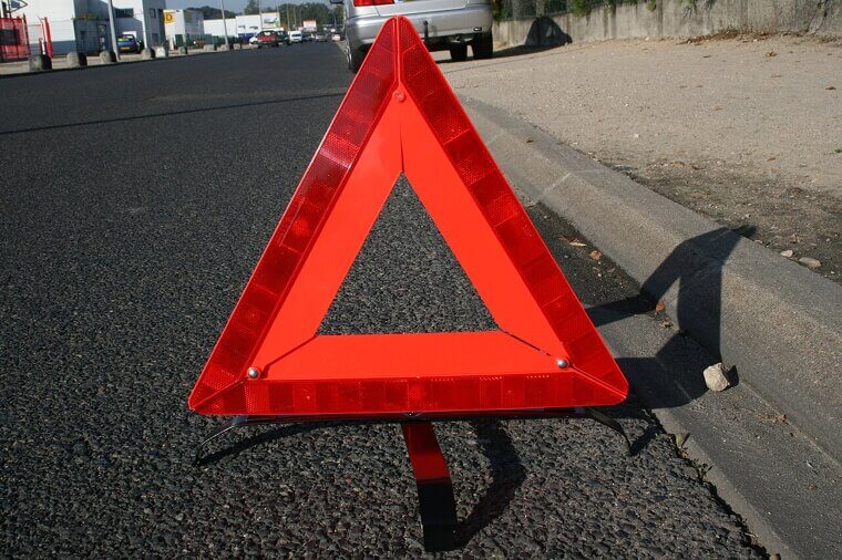 Reflective Warning Triangles or Flares
