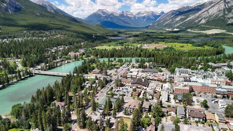 Banff, Alberta: Majestic Peaks and Turquoise Waters