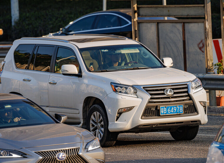 Lexus GX: The Luxurious V8 Powerhouse Built on a Heavy-Duty Truck Foundation for Decades of Use