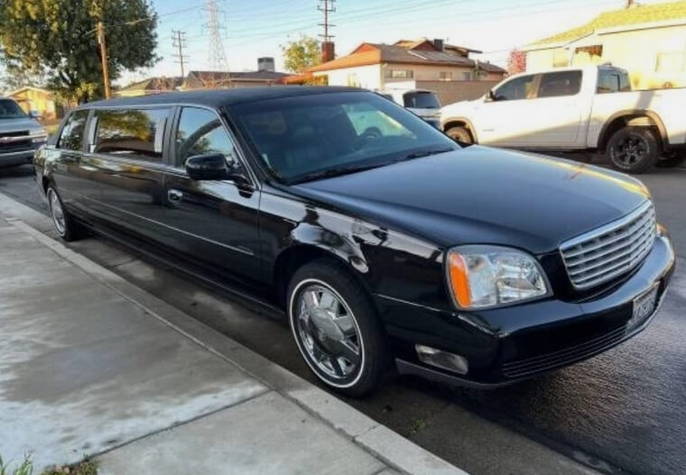 2004 Cadillac Krystal Limousine - $19,900.00