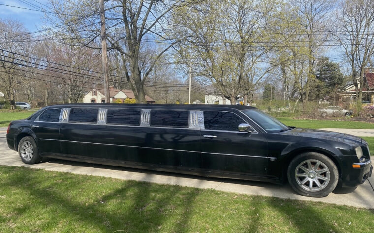 2005 Chrysler 300 Series - $1.00