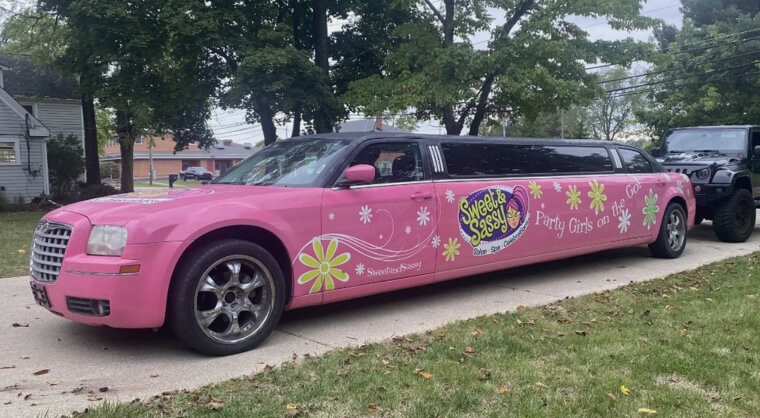 2008 Chrysler 300 Limousine - $25,000.00