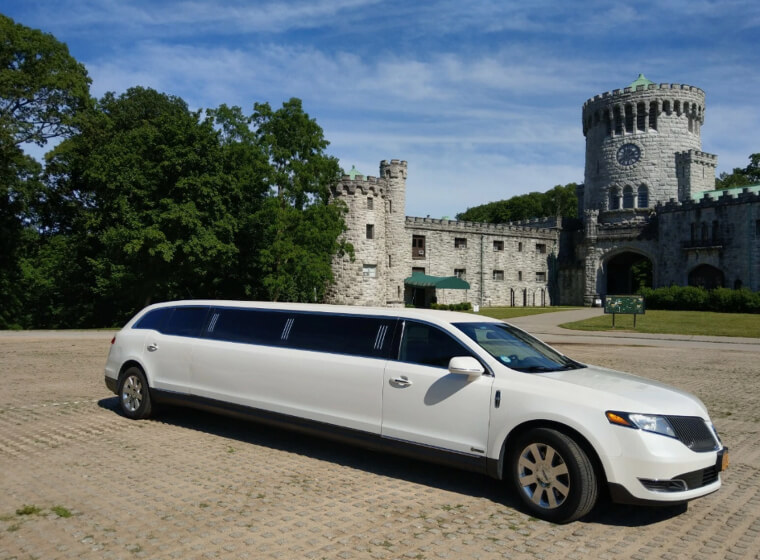 2015 Lincoln MKT Limousine - $35,000.00
