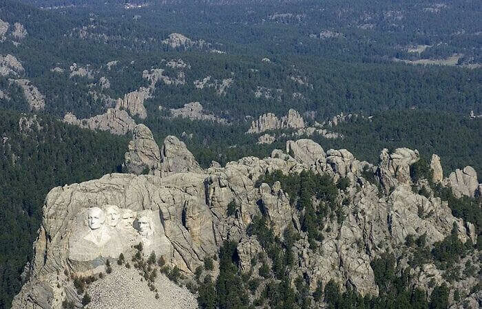 See The Faces Of All Of Mount Rushmore's Presidents From Afar