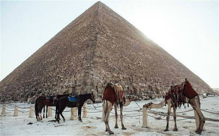 That Day the Pyramids in Giza Looked a Little Snowy