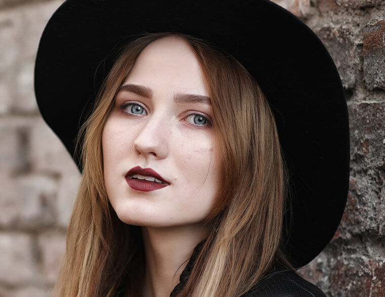 El lápiz de labio oscuro te envejece