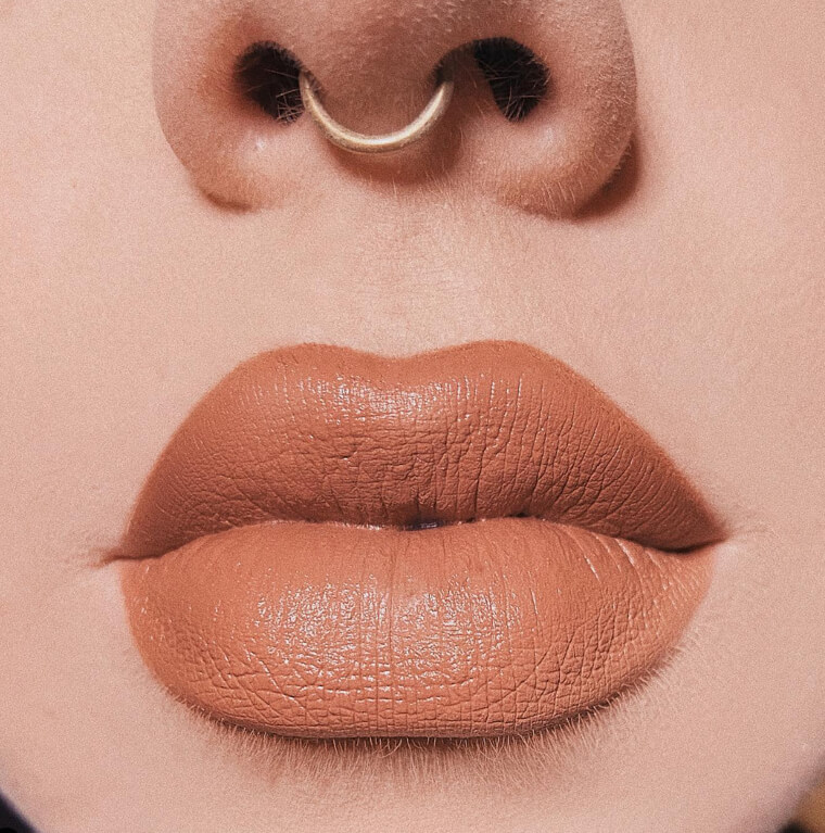 Intenta no delinear en exceso el contorno de los labios