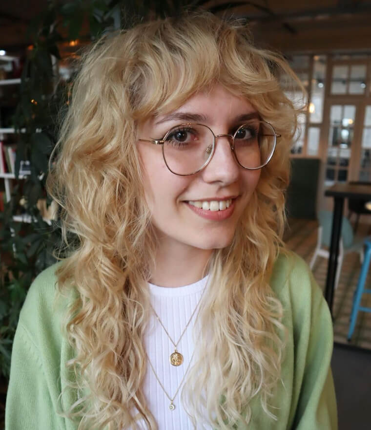 Las cejas y el cabello deben combinar