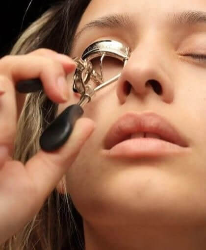 Saca el rizador de pestañas