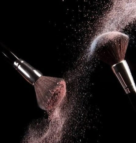 Limpia los pinceles de maquillaje