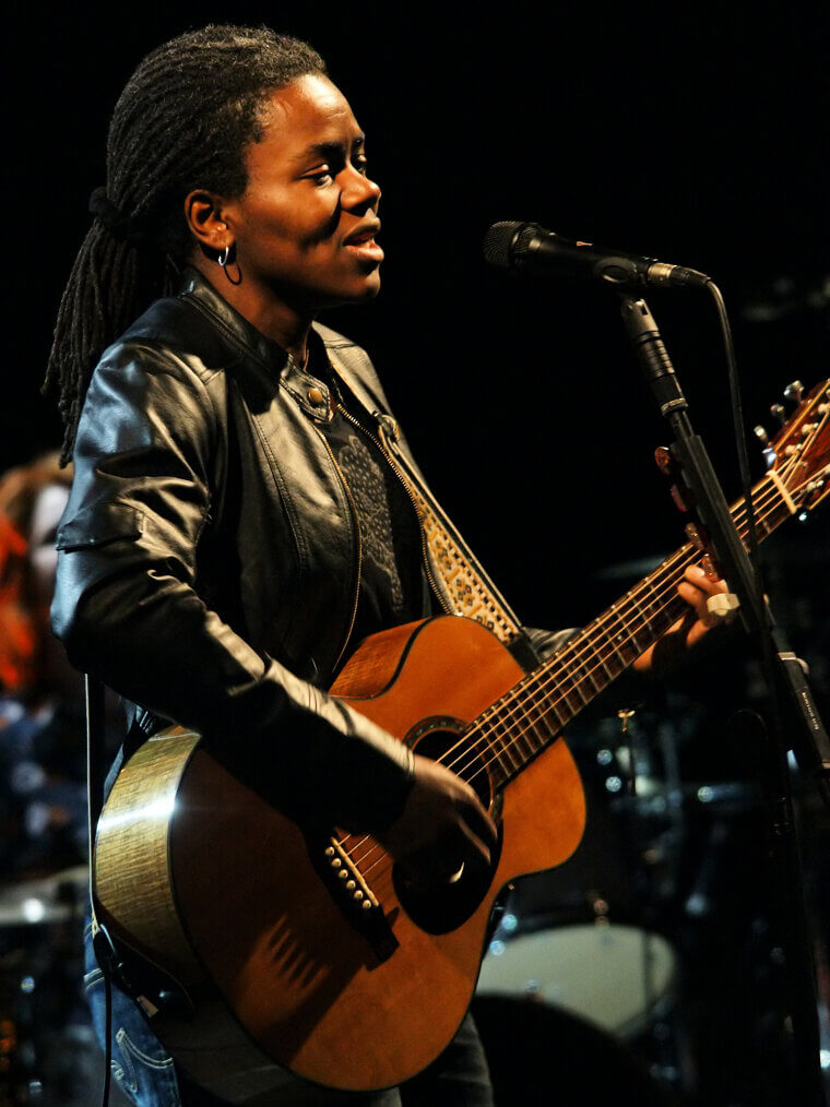 Tracy Chapman: Folk Icon Who Chose a Life of Privacy Away From the Glare of the Media