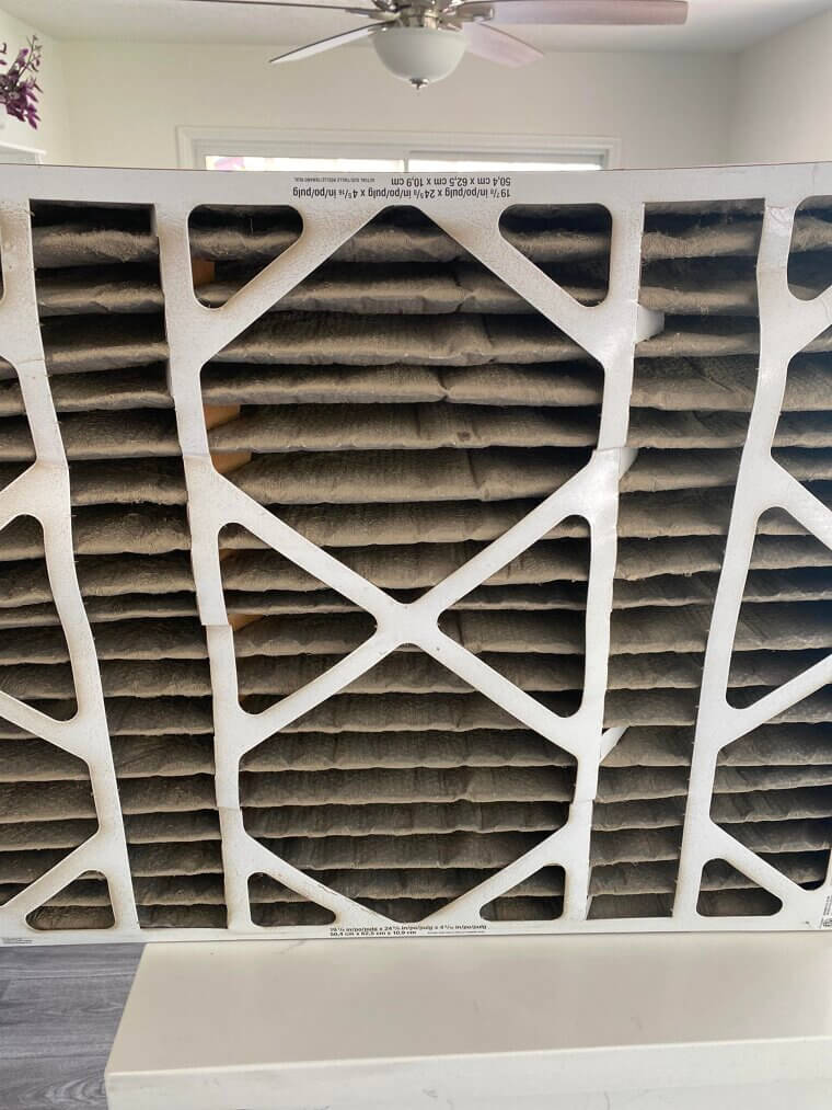 Keeps Filters Free of Dust