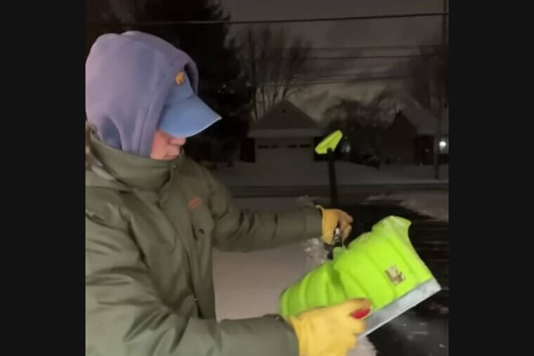 Makes Shovel Work Easier