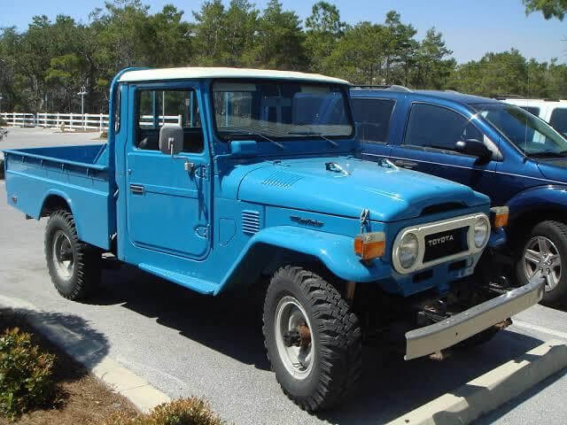 Toyota Land Cruiser FJ40 Pickup (1960–1984)
