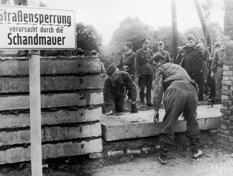 The Beginnings Of The Berlin Wall