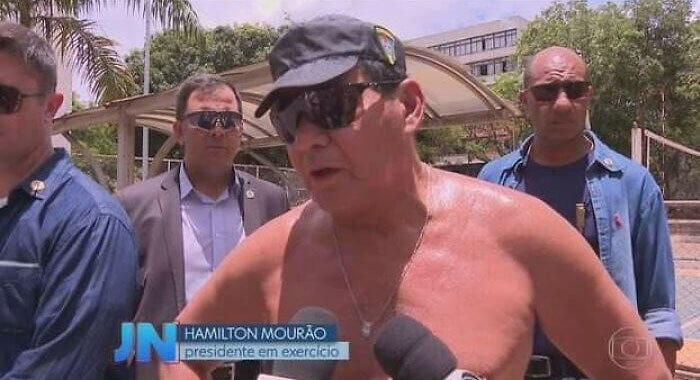 Quand Le Vice-président Du Brésil A Accordé Une Interview Torse Nu