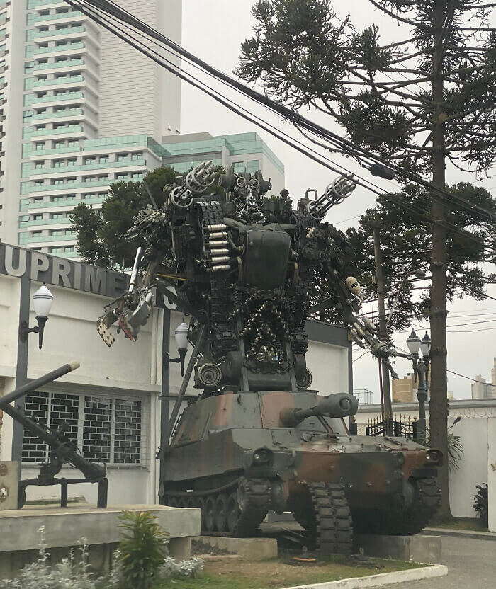 Quand L'armée A Regardé Transformers Trop Souvent