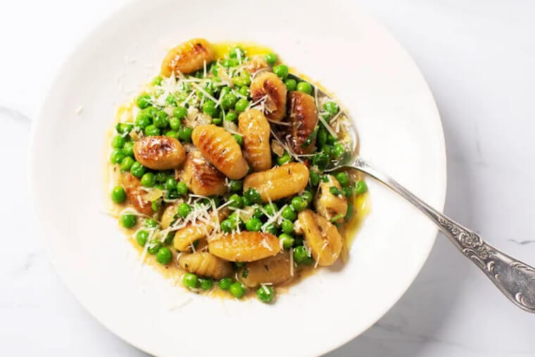 Gnocchi With Creamy Pesto and Peas