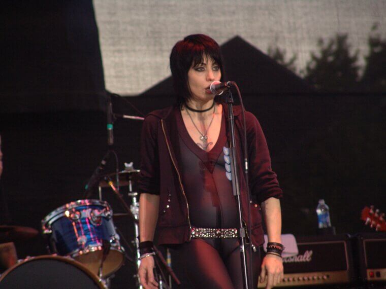 "I Love Rock 'N Roll" by Joan Jett - A Defiant Rebuttal to the Rolling Stones