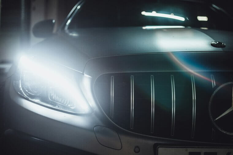 Flashing Headlights to Warn Other Drivers About Police