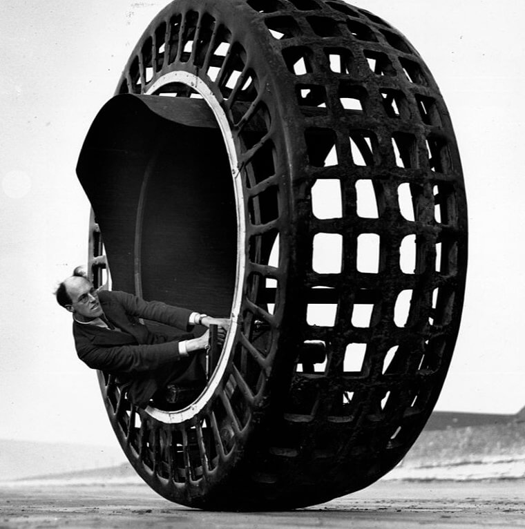 The One-Wheel Car of the 1930s