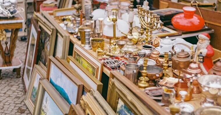 Weekend Flea Market Browsing