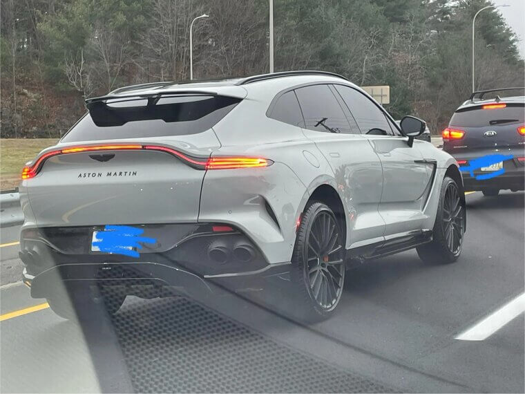 Aston Martin DBX707