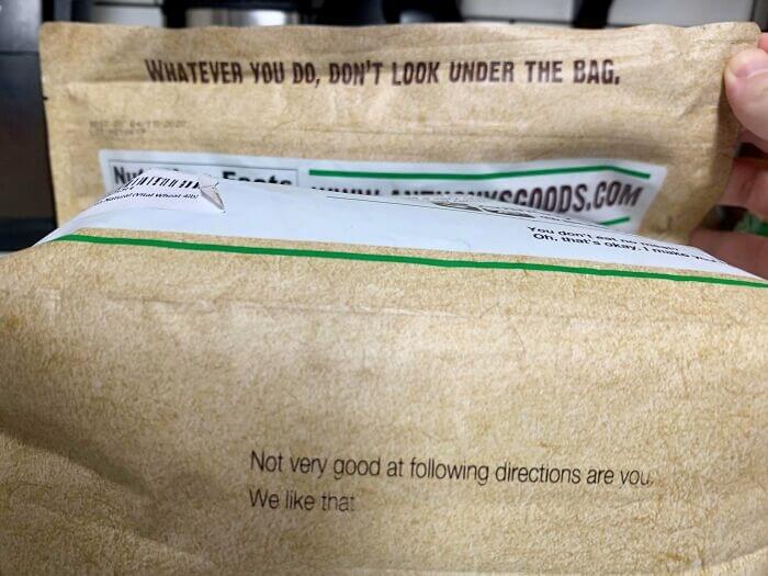 こんなラベルがついていたら、袋の底が気になりませんか？