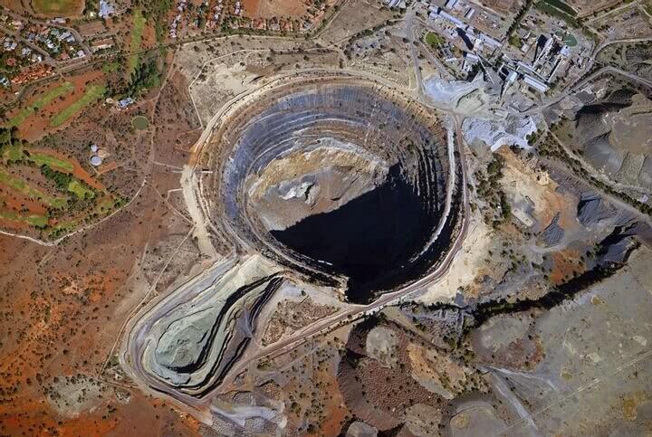 A mina de diamantes em constante crescimento