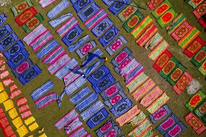 Um arco-íris de tecidos