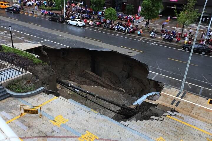 Chuva, vá embora, pois não queremos nenhum buraco hoje