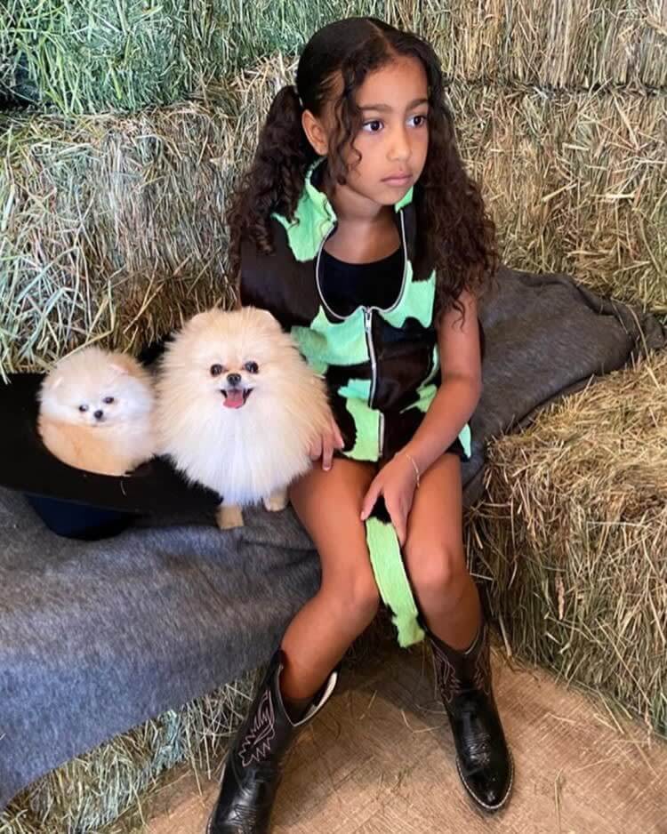 North West tem um guarda-roupa de grife desde antes de nascer