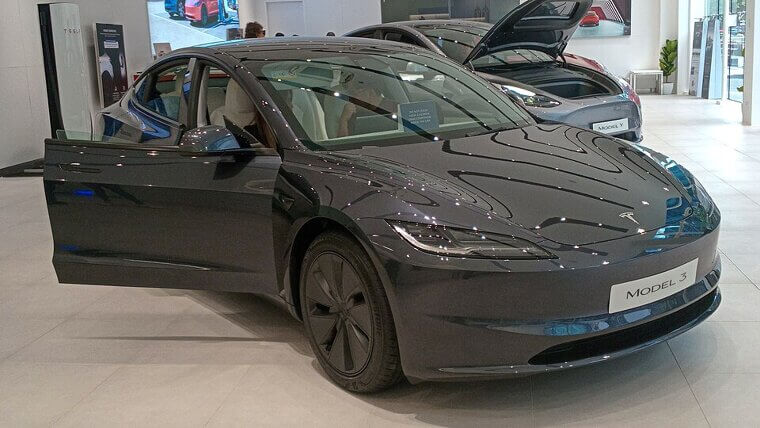 Tesla Model 3 Long Range