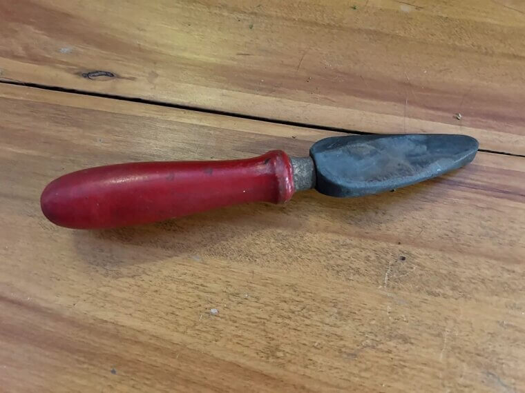 Sharpening Knives by Hand
