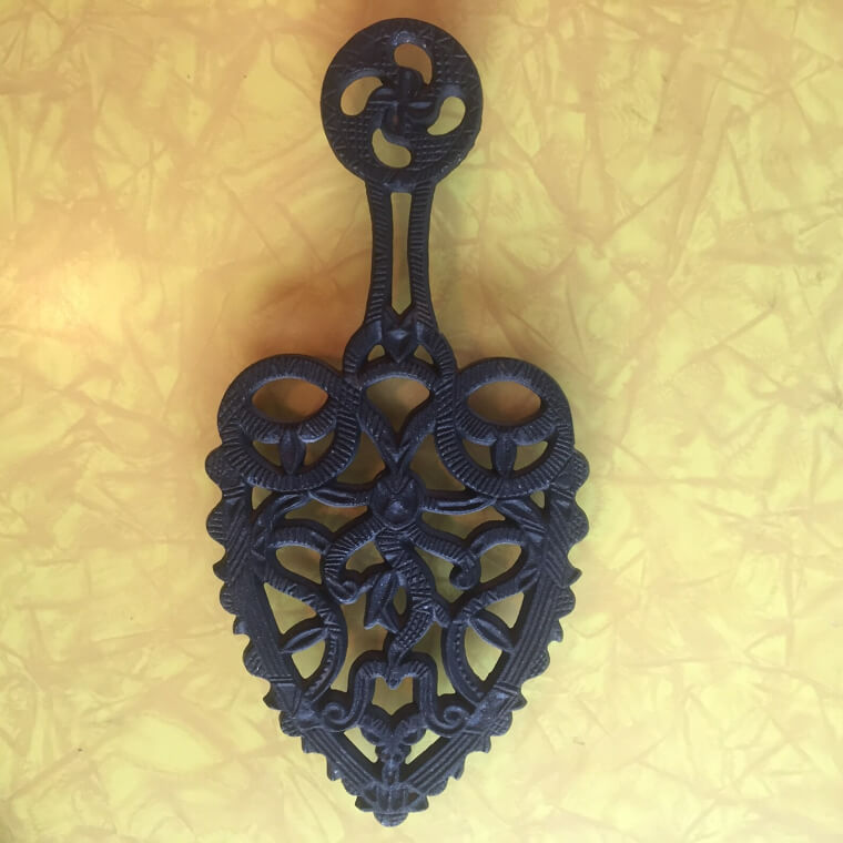 Un dessous de plat en fer pour tes casseroles chaudes