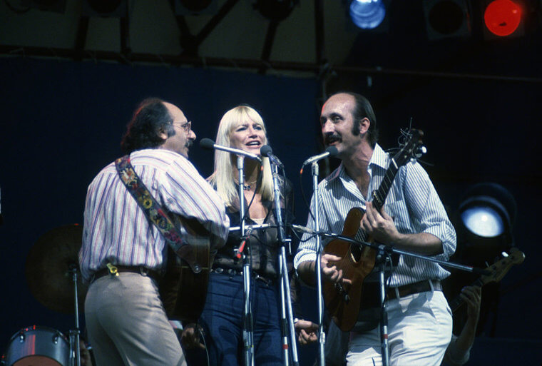 Puff The Magic Dragon- Peter Paul And Mary