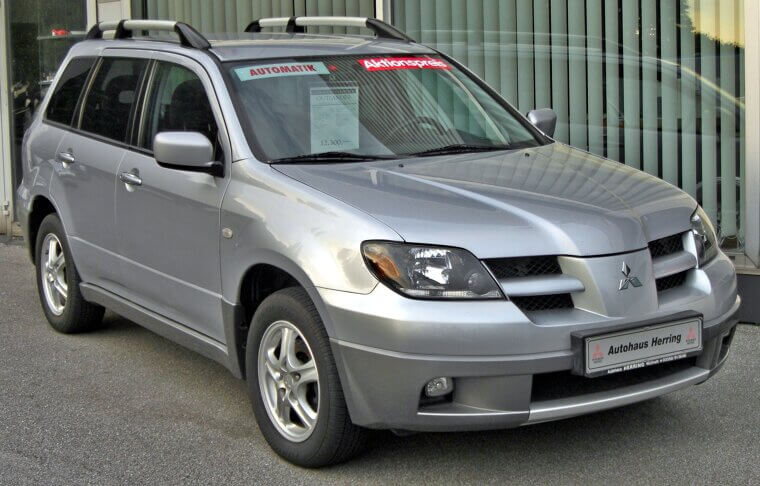 ​Mitsubishi Outlander (early 2000s)