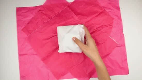 Moins de plis à l'aide de papier de soie