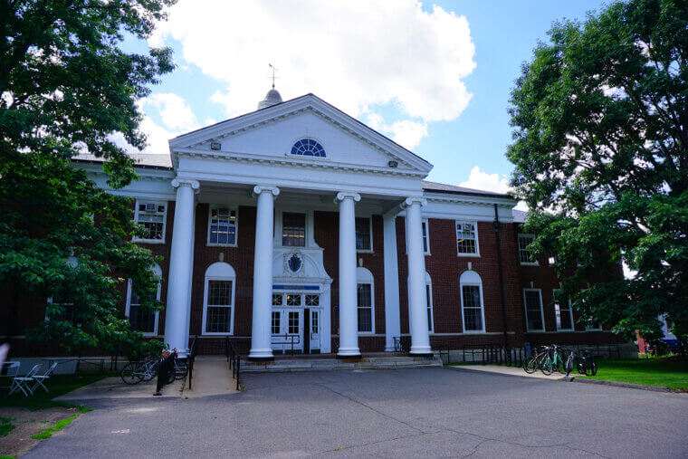 #31: Amherst College