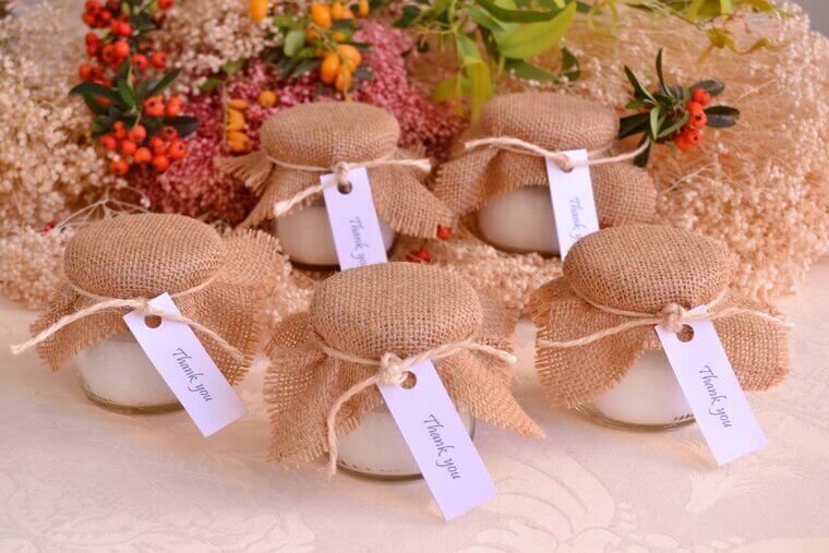 Unnecessary Plastic Accessories and Souvenirs for Guests